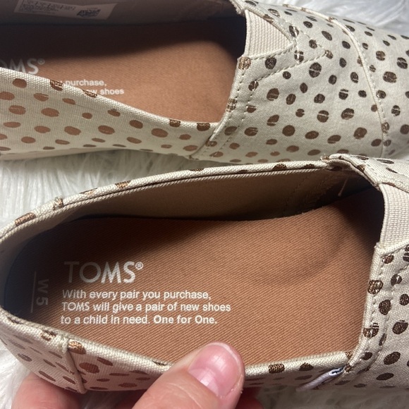 Tom’s Tan and Gold Slip on Alpargata Classic Flats - Picture 6 of 7